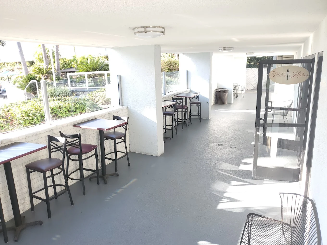 Fitch's Kitchen outdoor patio in Redondo Beach